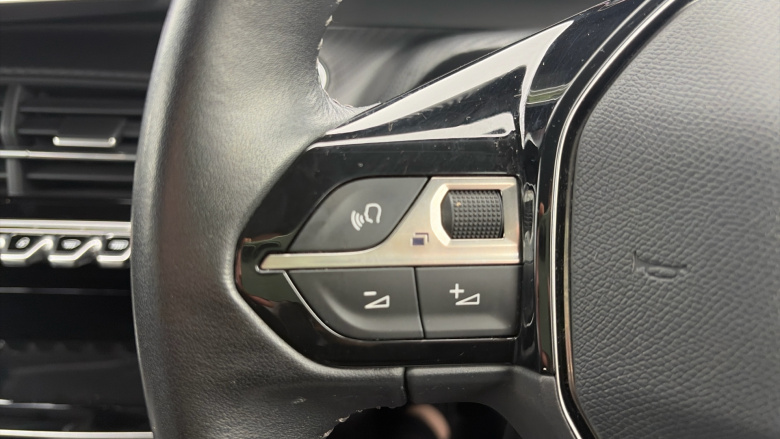 Peugeot 2008 1.2 PureTech Allure Premium 5dr Petrol Estate